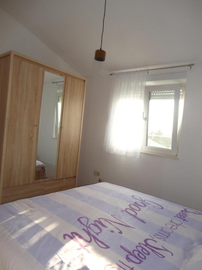 Apartman Bozic Appartamento Kaštel Štafilić Esterno foto